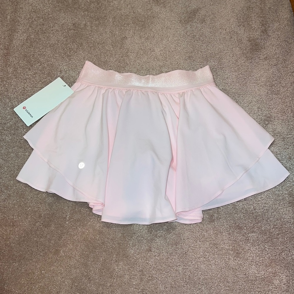 NWT Lululemon court rival regular length size 4/xs strawberry milkshake